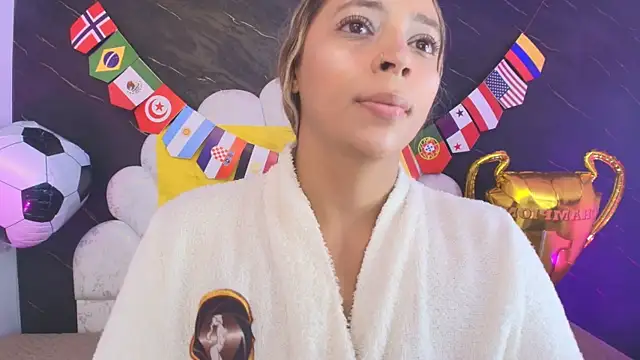 Snapshot of _MiaBrown_ chatting on 07/11/26, 12:05 MiaBrown online show from 07/11/26, 12:05