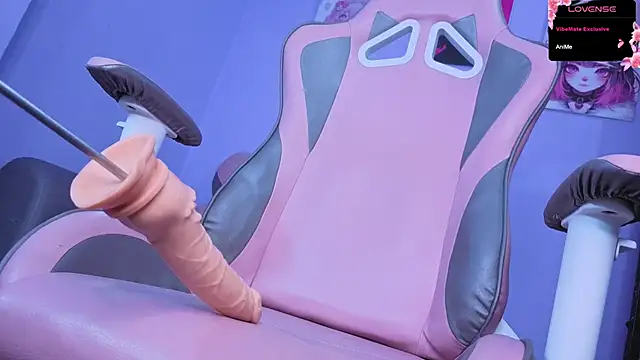 Snapshot of bella-lana2000 chatting on 09/11/25, 02:33 bella-lana2000 online show from 09/11/25, 02:33