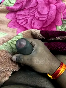 Snapshot of Honeydick7 chatting on 10/31/25, 06:04 Honeydick7 online show from 10/31/25, 06:04