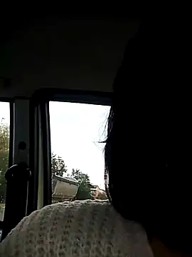Emyly83 online show from 10/05/25, 07:43