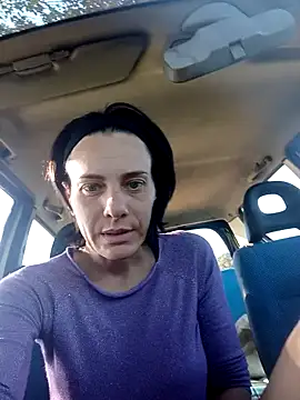 Emyly83 online show from 10/10/25, 01:45