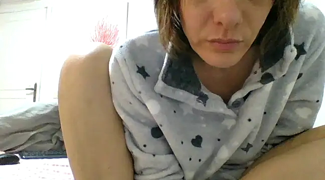 Emyly83 online show from 03/09/25, 10:08