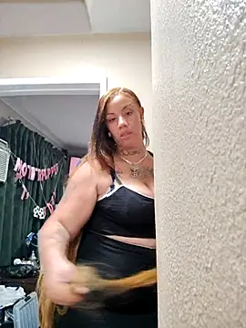 Snapshot of assonphatphat chatting on 11/13/25, 04:16 assonphatphat online show from 11/13/25, 04:16