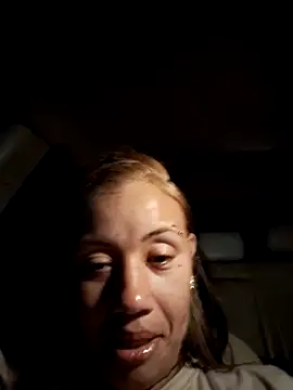 Snapshot of assonphatphat chatting on 11/11/25, 06:19 assonphatphat online show from 11/11/25, 06:19