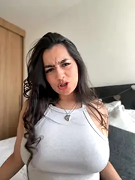 Nicollemays online show from 12/04/25, 04:06