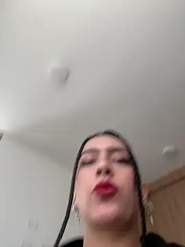 Snapshot of Nicollemays chatting on 05/05/26, 01:14 Nicollemays online show from 05/05/26, 01:14
