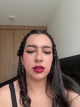 Snapshot of Nicollemays chatting on 05/12/26, 02:12 Nicollemays online show from 05/12/26, 02:12