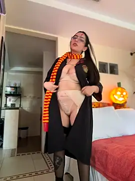 Nicollemays online show from 10/16/25, 05:21