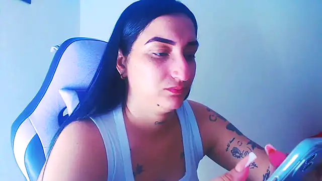 Snapshot of liz_dirty chatting on 05/30/26, 10:48 liz dirty online show from 05/30/26, 10:48