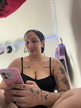 Snapshot of liz_dirty chatting on 06/19/26, 09:42 liz dirty online show from 06/19/26, 09:42