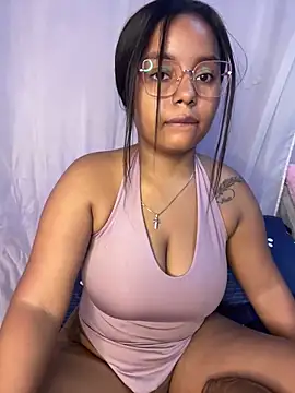 Snapshot of Aleja_DANS chatting on 06/03/26, 01:56 Aleja DANS online show from 06/03/26, 01:56