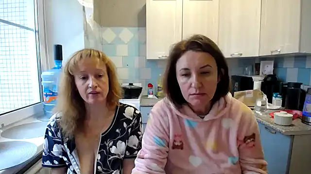 DonnaMagdalena online show from 10/22/25, 07:08