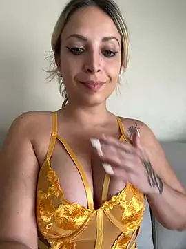 Snapshot of Cute_Anissa chatting on 05/27/26, 01:51 Cute Anissa online show from 05/27/26, 01:51