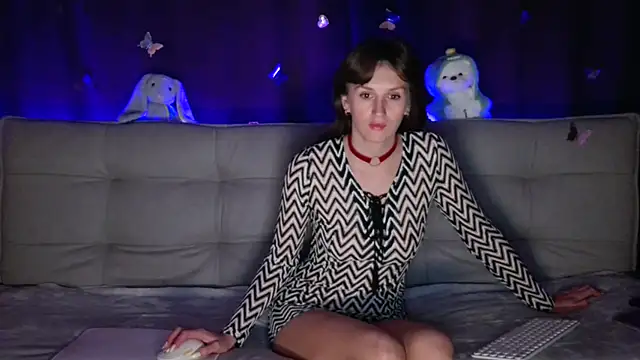 intolerable girl online show from 11/17/25, 08:29