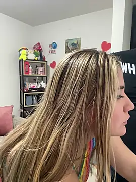 Snapshot of Celestedubois chatting on 12/14/24, 10:34 Celestedubois online show from 12/14/24, 10:34