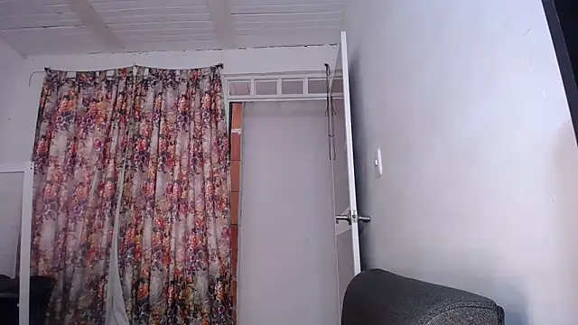 yselahot online show from 09/29/25, 03:50