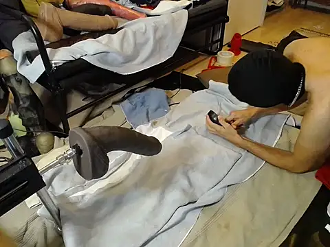 natjuk online show from 11/23/25, 03:33