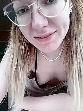 Snapshot of _Sweet_Love_ chatting on 02/10/25, 01:44 Sweet Love online show from 02/10/25, 01:44