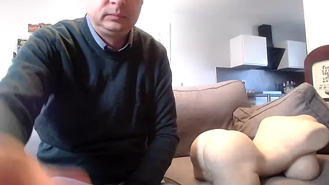 freddy0222222 online show from 05/18/26, 05:45