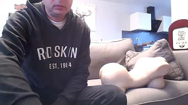 freddy0222222 online show from 05/03/26, 06:29