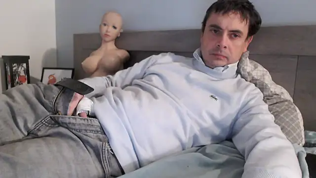 freddy0222222 online show from 11/25/25, 12:16