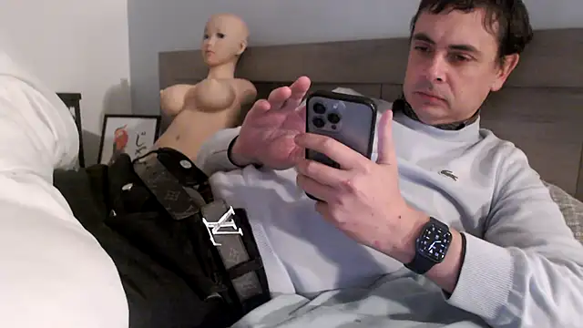 freddy0222222 online show from 11/26/25, 07:03