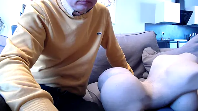 freddy0222222 online show from 04/15/26, 11:05