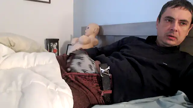 freddy0222222 online show from 10/22/25, 10:58