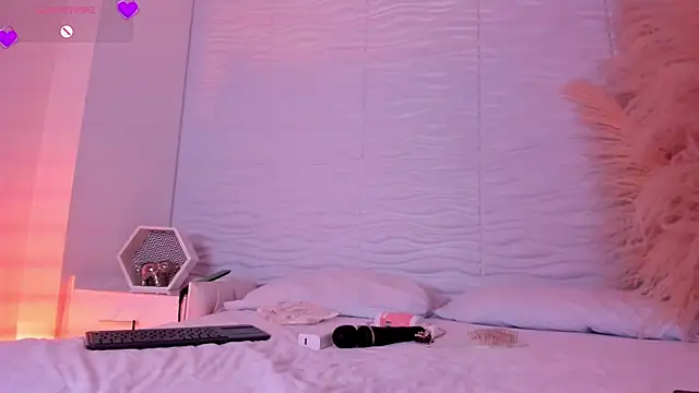 CamileHolmes online show from 04/11/26, 07:45