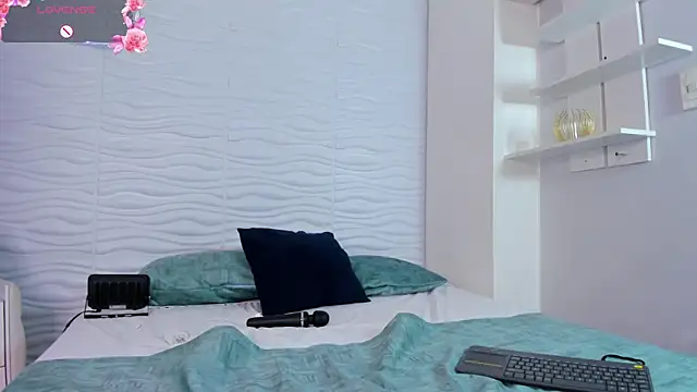 CamileHolmes online show from 11/16/25, 05:56