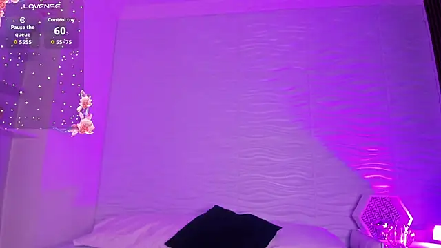 CamileHolmes online show from 11/08/25, 07:23