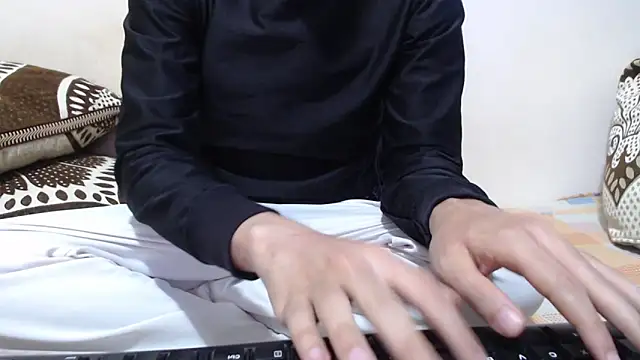 Alexdelarge323 online show from 04/07/26, 03:58