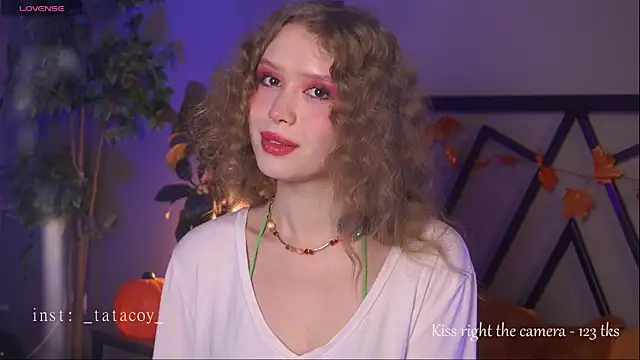 Snapshot of TataCoy chatting on 11/18/25, 12:41 TataCoy online show from 11/18/25, 12:41