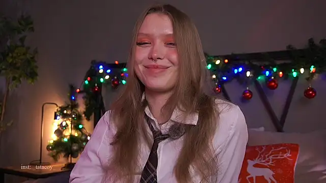 Snapshot of TataCoy chatting on 12/22/25, 04:40 TataCoy online show from 12/22/25, 04:40