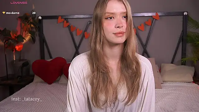 Snapshot of TataCoy chatting on 09/24/25, 01:50 TataCoy online show from 09/24/25, 01:50