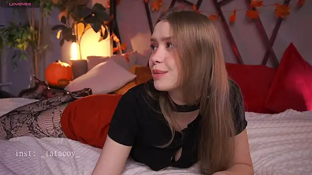 Snapshot of TataCoy chatting on 11/09/25, 02:10 TataCoy online show from 11/09/25, 02:10