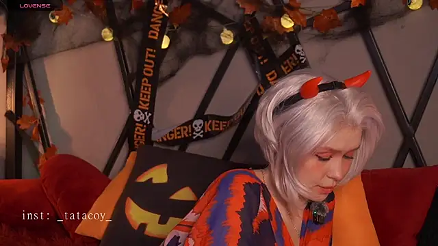 Snapshot of TataCoy chatting on 10/26/25, 01:55 TataCoy online show from 10/26/25, 01:55