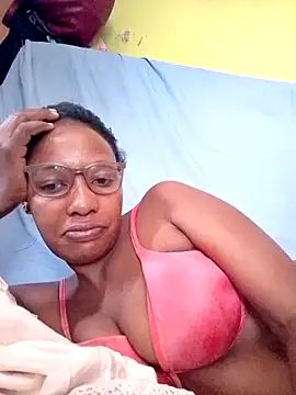 Snapshot of pretty_babez chatting on 02/17/25, 05:47 pretty babez online show from 02/17/25, 05:47