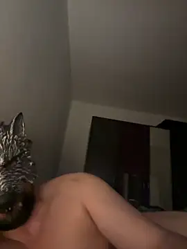 Tomhot3869 online show from 12/01/25, 08:21