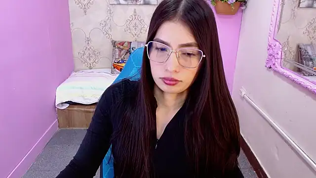 Natasha Ferrec online show from 04/08/26, 10:44