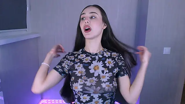 EmiliEliott online show from 12/07/24, 02:14