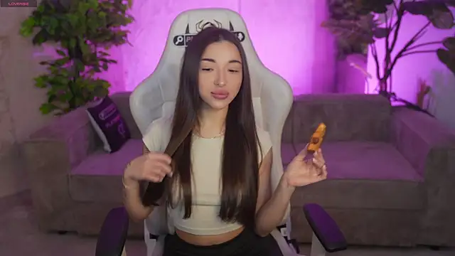 Jasmine Flow online show from 04/12/26, 07:33