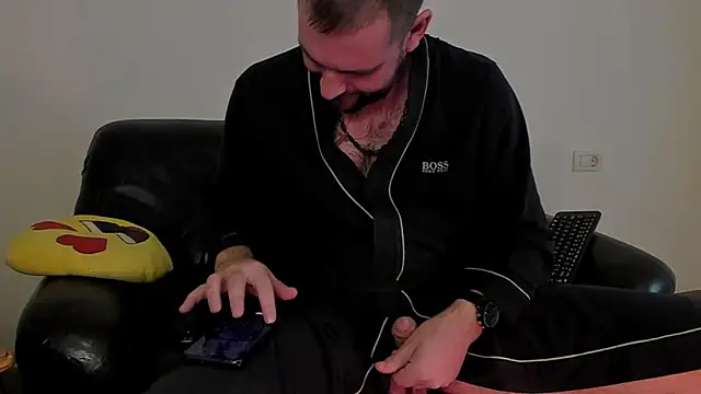 Snapshot of KingMalcom chatting on 10/20/25, 04:29 KingMalcom online show from 10/20/25, 04:29