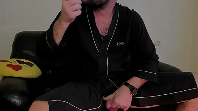 Snapshot of KingMalcom chatting on 10/27/25, 11:44 KingMalcom online show from 10/27/25, 11:44