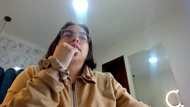 nalalye cruzz  online show from 04/15/26, 02:50