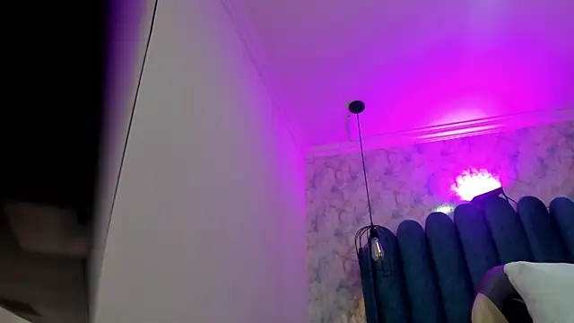 nalalye cruzz  online show from 04/11/26, 02:30