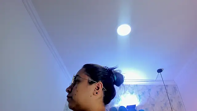 nalalye cruzz  online show from 12/21/25, 02:46