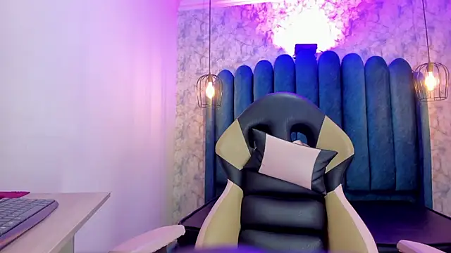 nalalye cruzz  online show from 10/29/25, 03:16