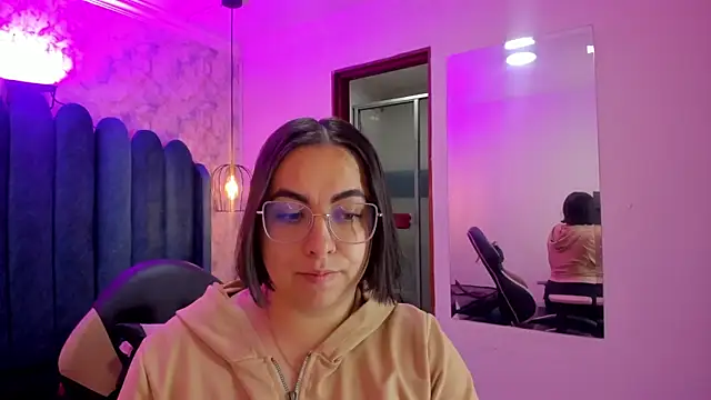 nalalye cruzz  online show from 04/09/26, 02:24