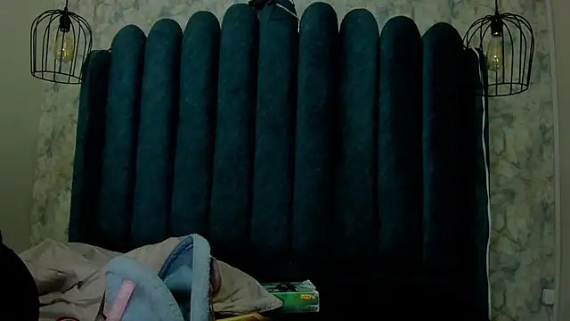 nalalye cruzz  online show from 06/04/26, 03:00